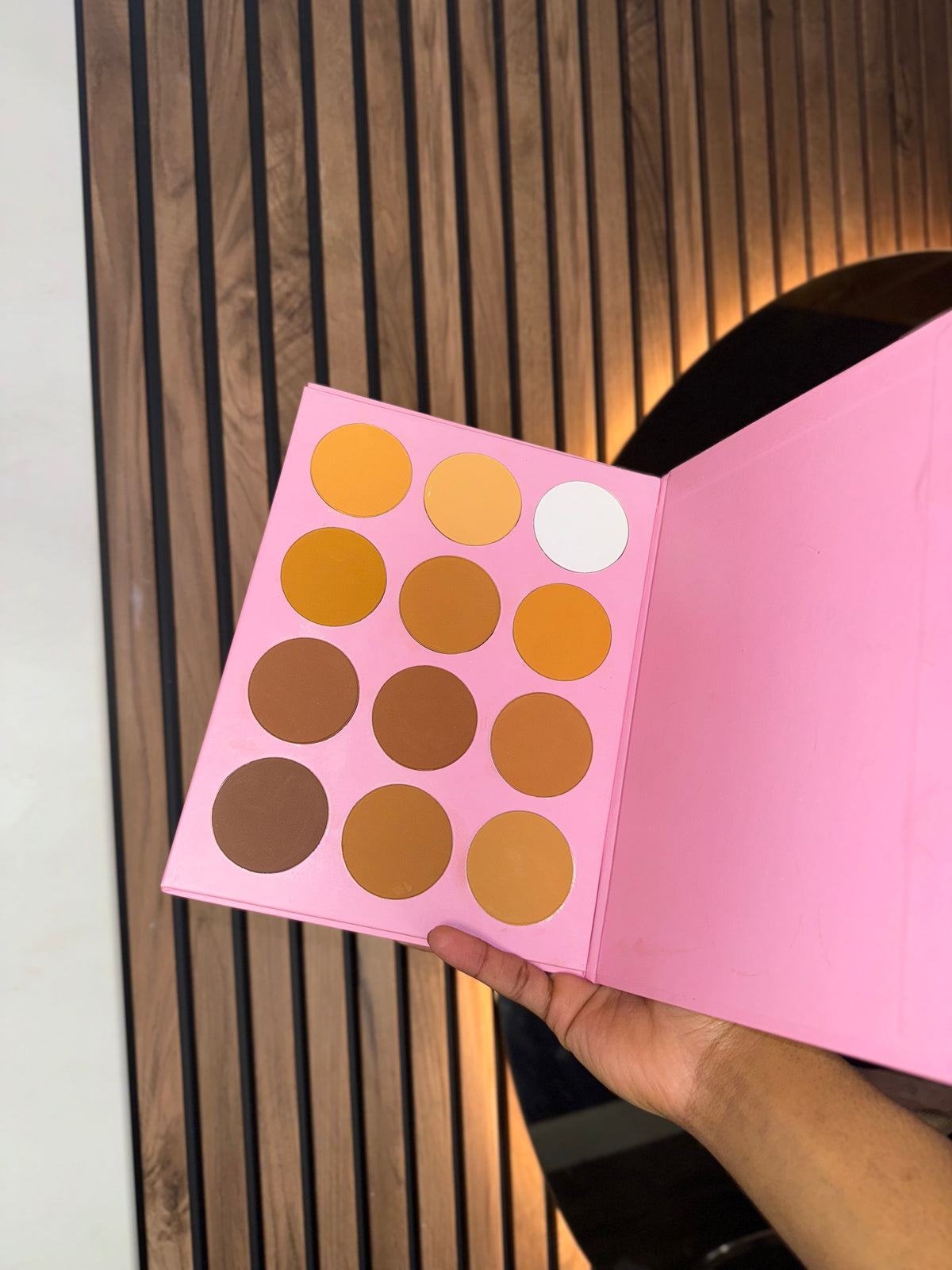 Medium-donker mat contourpalet groot